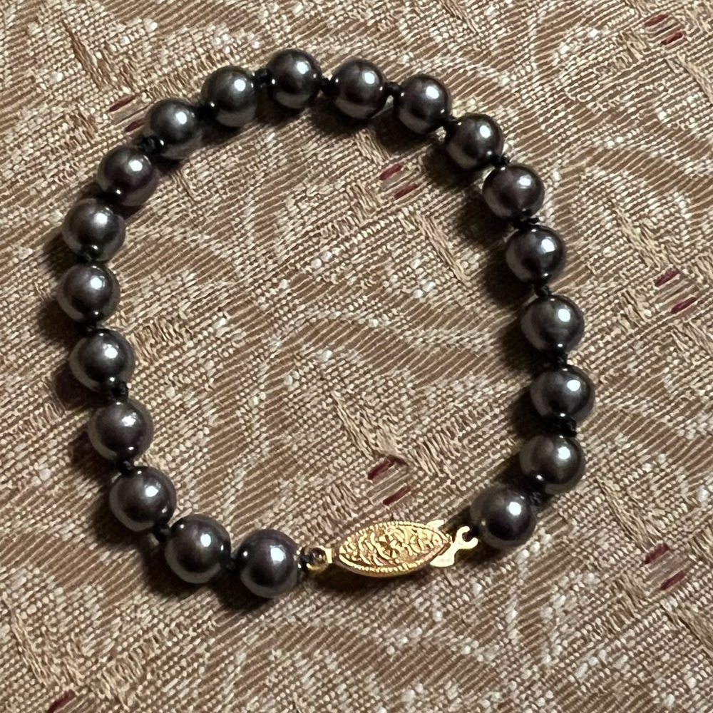 New hand knotted dark grey faux pearl bracelet 7.75”